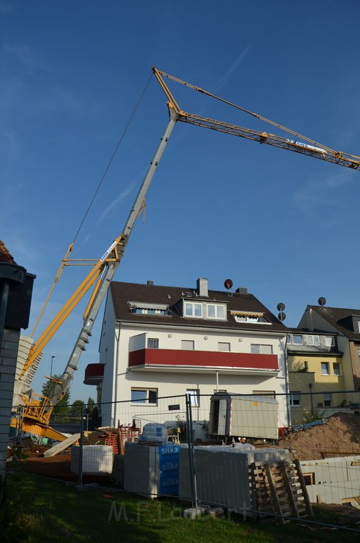 Kran drohte umzustuerzen Koeln Porz Zuendorf Hauptstr P008.JPG - Miklos Laubert